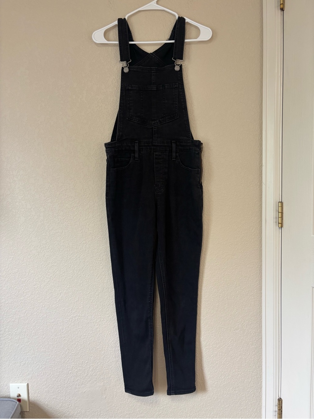 Levi Strauss & Co. Women's Skinny Denim Jean Overalls Adjustable Strap Size 28